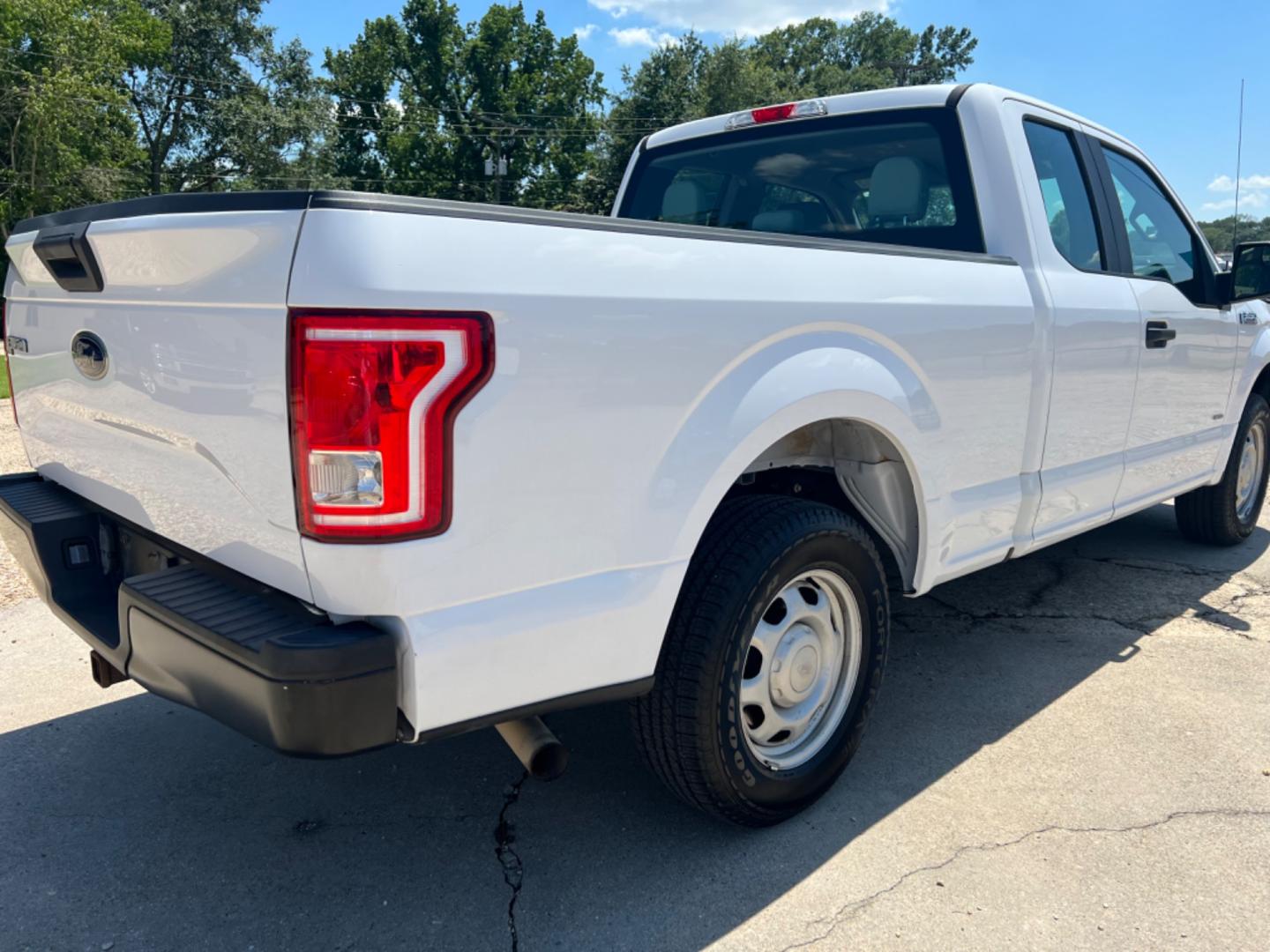 2016 White /Grey Ford F-150 XL (1FTEX1CP7GK) with an 2.7 V6 EcoBoost engine, Automatic transmission, located at 4520 Airline Hwy, Baton Rouge, LA, 70805, (225) 357-1497, 30.509325, -91.145432 - 2016 Ford F150 SuperCab XL ***One Owner*** 2.7 V6 EcoBoost Gas, 182K Miles, Clean Truck, Power Windows, Locks & Mirrors, Cold A/C, Tow Pkg. FOR INFO PLEASE CONTACT JEFF AT 225 357-1497 CHECK OUT OUR A+ RATING WITH THE BETTER BUSINESS BUREAU WE HAVE BEEN A FAMILY OWNED AND OPERATED BUSINESS AT THE S - Photo#5